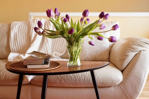 how to stop cut tulips drooping last longer