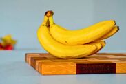 where to store bananas to keep fresh 