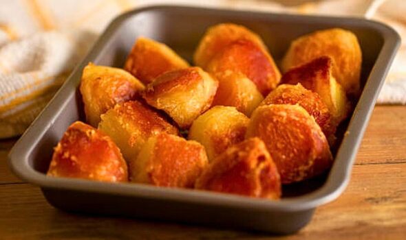 how to make the ultimate christmas roast potatoes 