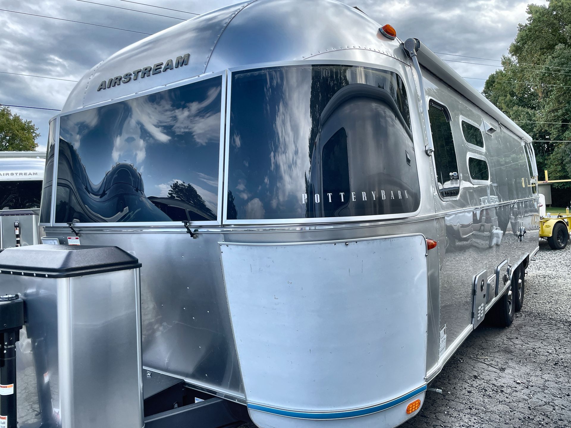 New 2025 Airstream RV Pottery Barn Special Edition 28RB Photo