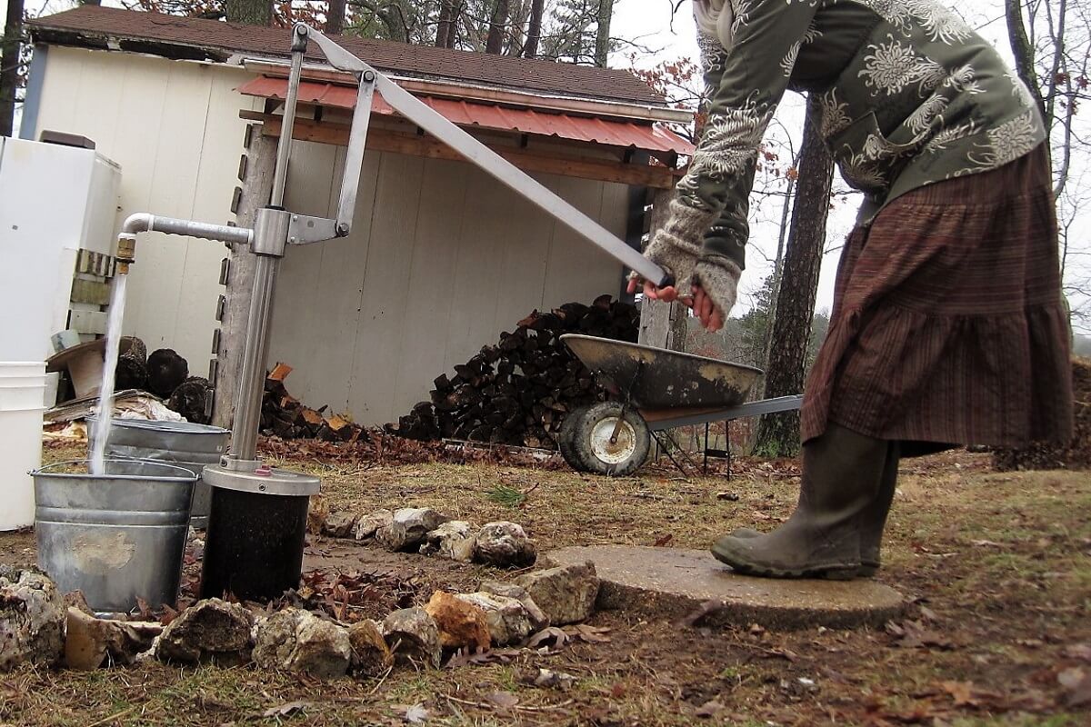 wren pumping water with manual hand pump