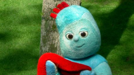 In The Night Garden - Iggle Piggle's Blanket Walks About By Itself ...