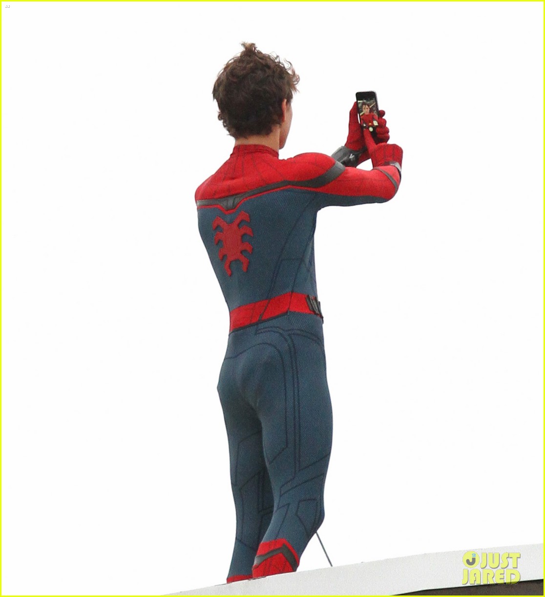 Tom Holland Snaps A Selfie While Filming 'Spider-Man: Homecoming': Photo  3774922 | Tom Holland Photos | Just Jared: Entertainment News