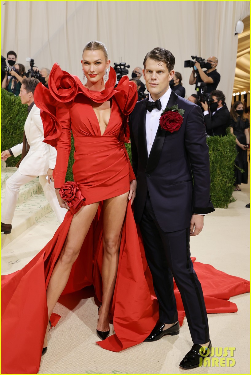 Photo karlie kloss goes red hot for met gala 04 Photo 4623143 Just