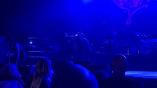 Watch: Jane’s Addiction star throw punch at guitarist onstage