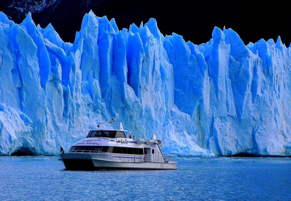 Take a luxury boat tour of Perito Moreno