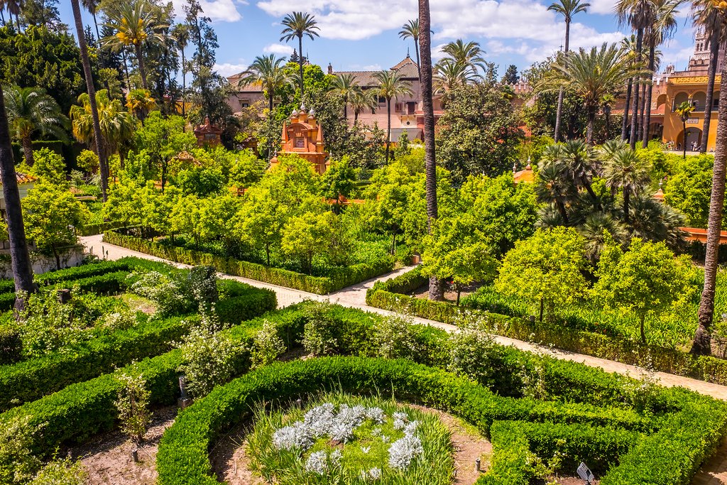 The well-manicured gardens of the Alcázar