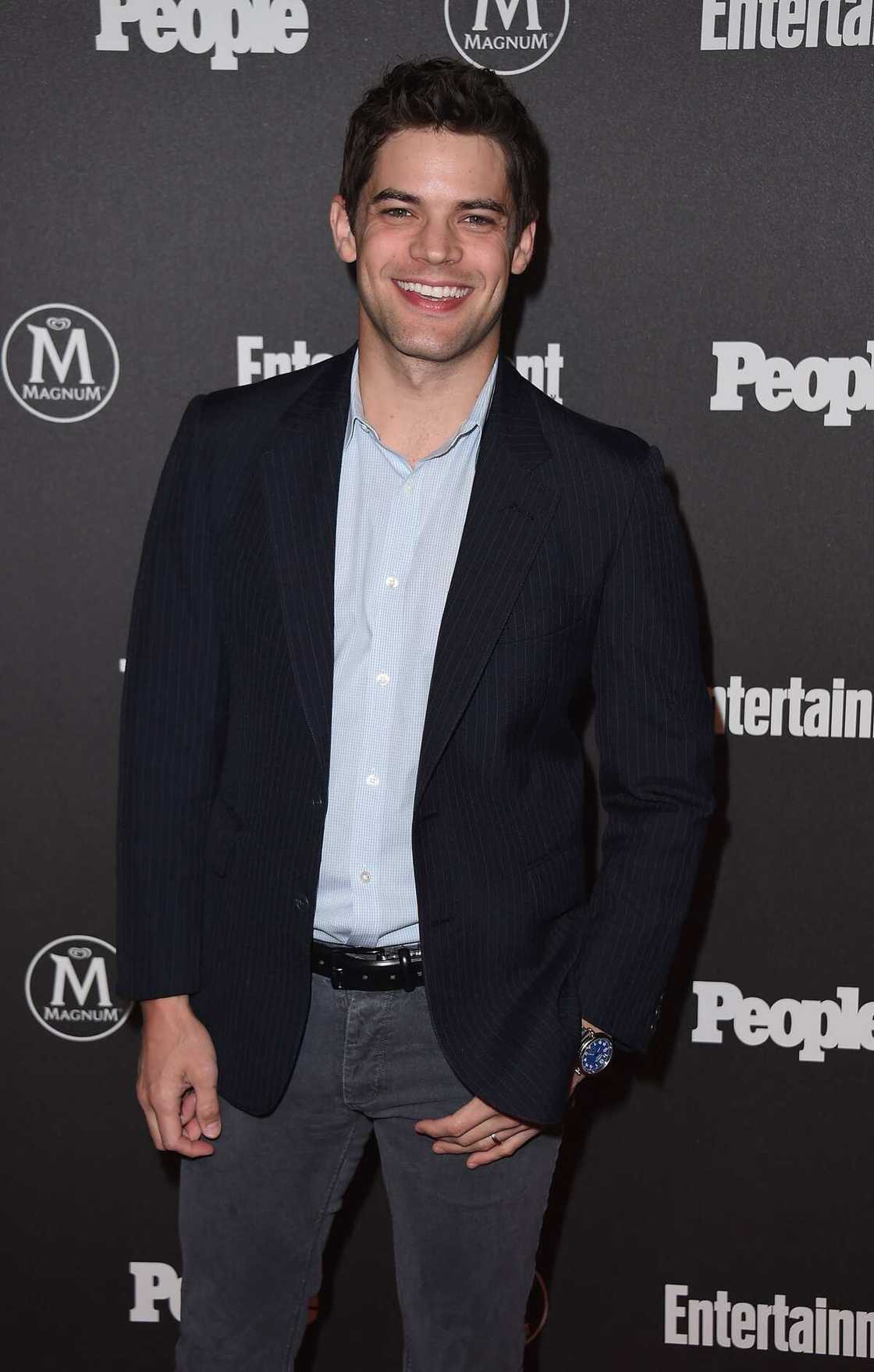 Jeremy Jordan gay