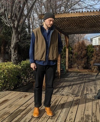 Brown Fleece Gilet Outfits For Men: This seriously stylish look is easy to break down: a brown fleece gilet and black jeans. And if you want to easily perk up your outfit with a pair of shoes, complement this look with tobacco leather chelsea boots.