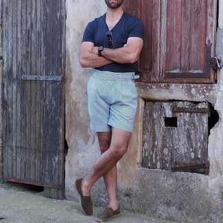 Seersucker Shorts Outfits For Men: For an ensemble that's very easy but can be modified in a myriad of different ways, team a navy v-neck t-shirt with seersucker shorts. Dark brown suede espadrilles will give a different twist to an otherwise utilitarian ensemble.