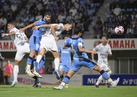 Sanfrecce Hiroshima's Mutsuki Kato (center in white) heads in the winning goal against Jubilo Iwata in their J-League first-division game in Iwata, central Japan, on Oct. 6, 2024. (Kyodo)