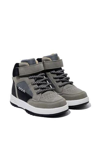 High Top Sneaker