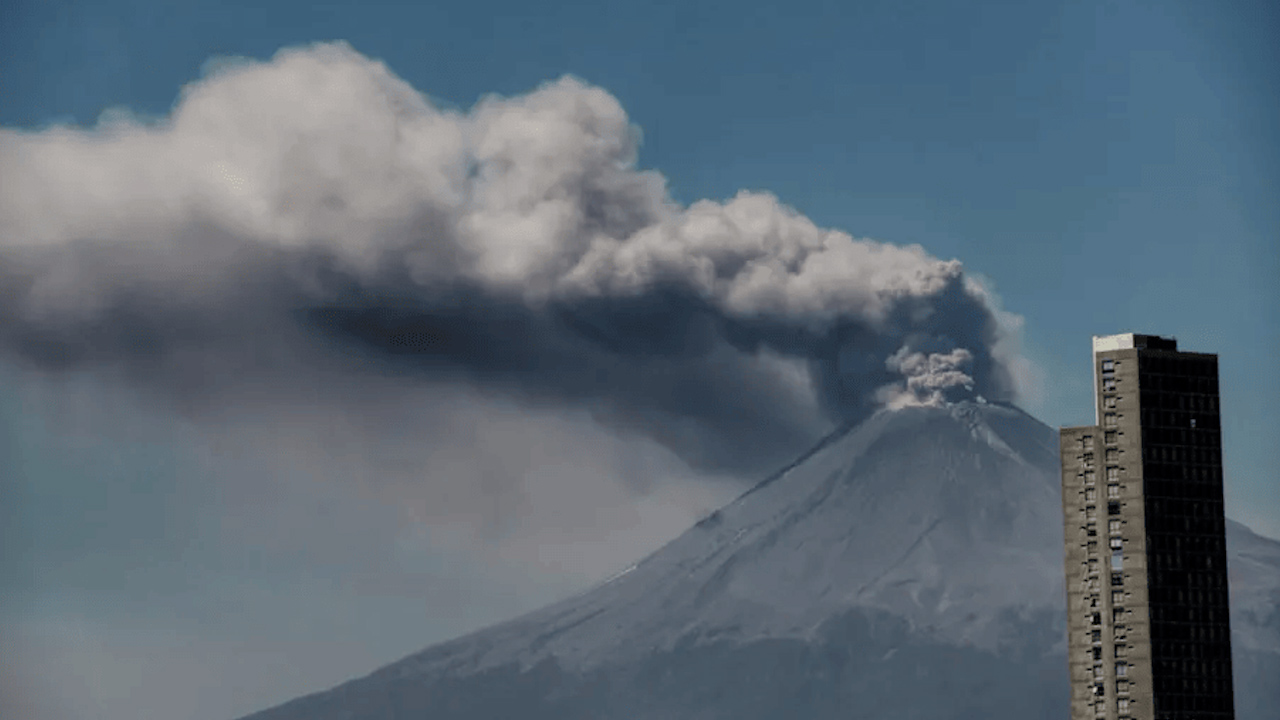 Reportan mala calidad del aire en Puebla por caída de ceniza del Popocatépetl