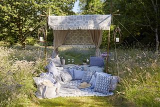 family garden ideas: outdoor den