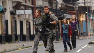 Rose Byrne, Jeremy Renner, Mackintosh Muggleton and Imogen Poots (L-R) walk through the abandoned streets of London in "28 Weeks Later"