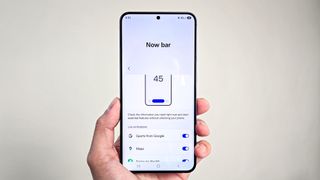 Now Bar settings on the Samsung Galaxy S25 Plus.