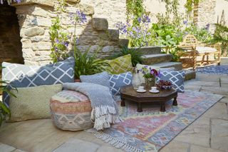 family garden ideas: outdoor living