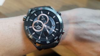 Huawei Watch Ultimate en la muñeca