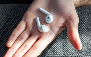 AirPods vs. Bose SoundSport Free