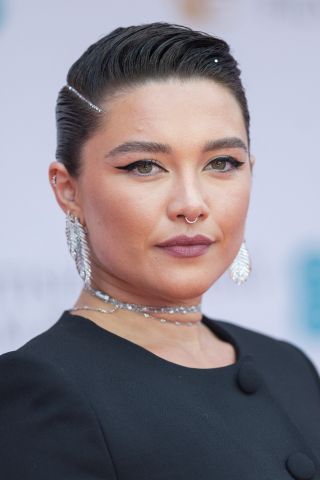 actress florence pugh with a pixie cut