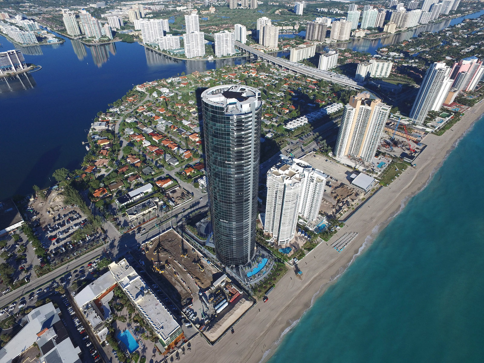 Technologie und luxuriöser Wohnkomfort: Der Porsche Design Tower Miami 1