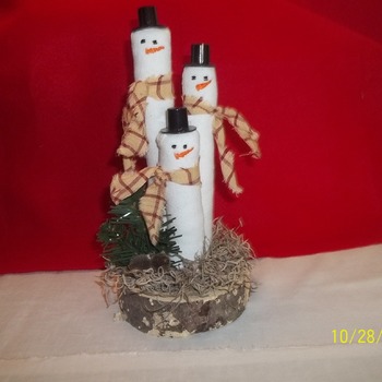 Family of snowmen 10" tall