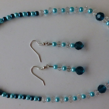 Necklace & earring set