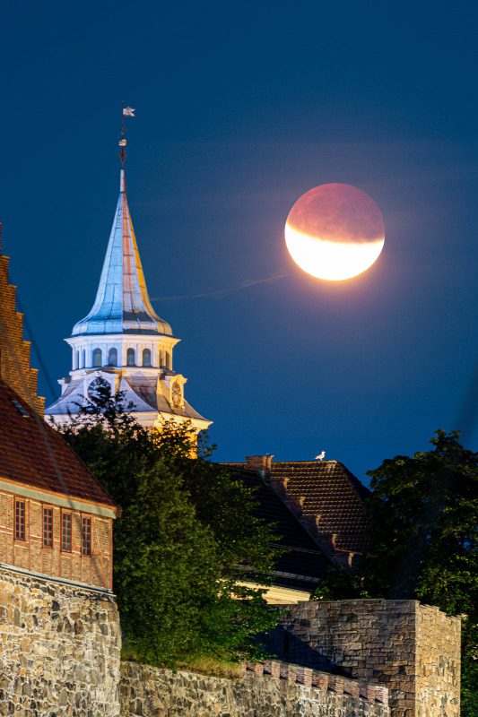 how to photograph the lunar eclipse