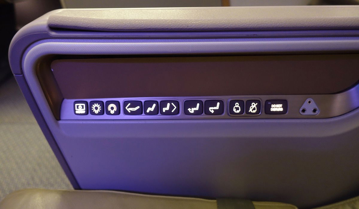 Singapore-777-Business-Class - 17