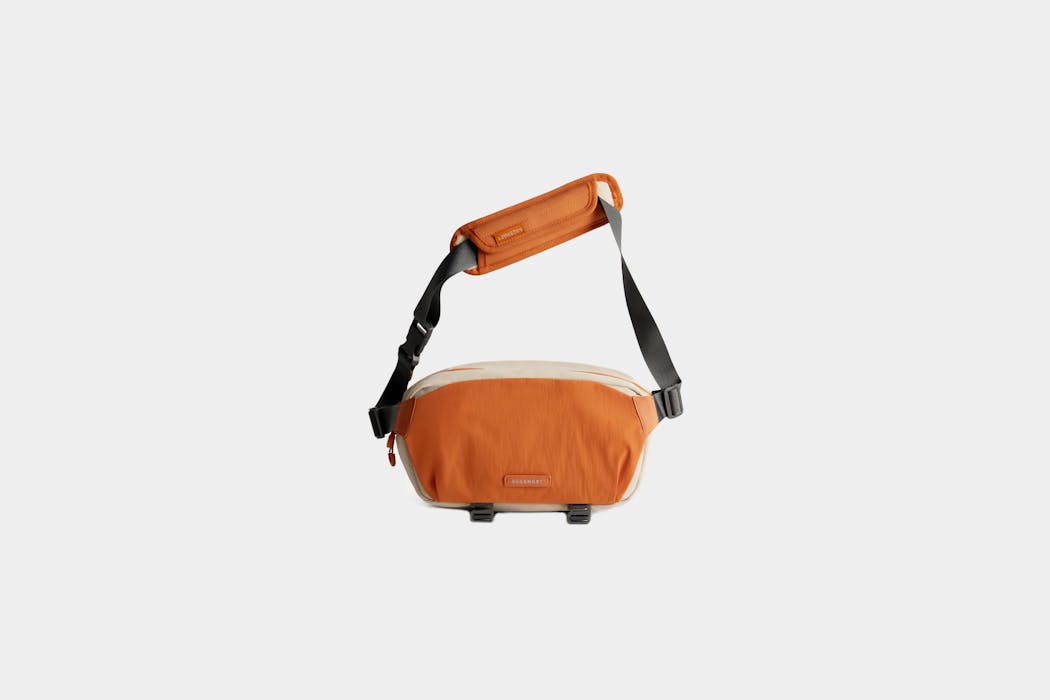 BAGSMART Soar 6L Camera Sling Bag with Tripod Holder