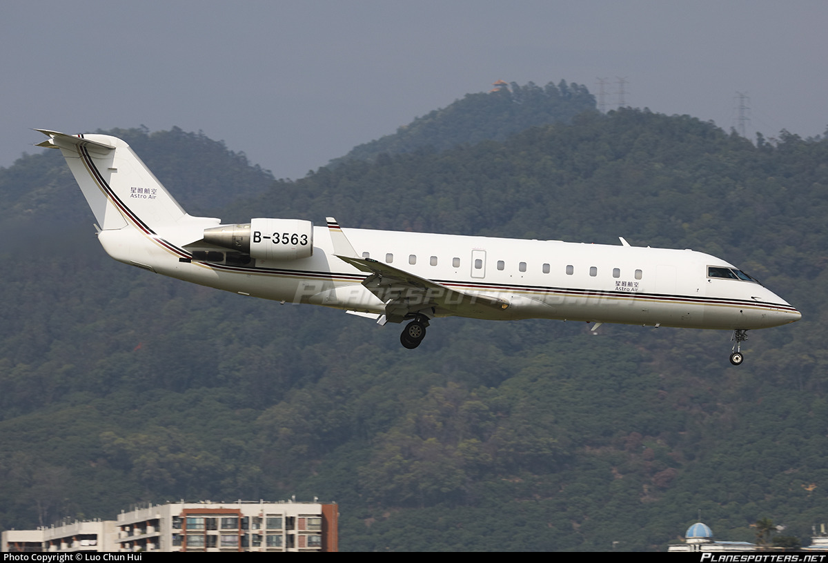 B-3563 Astro Air Bombardier Challenger 850 (CL-600-2B19) Photo by Luo ...