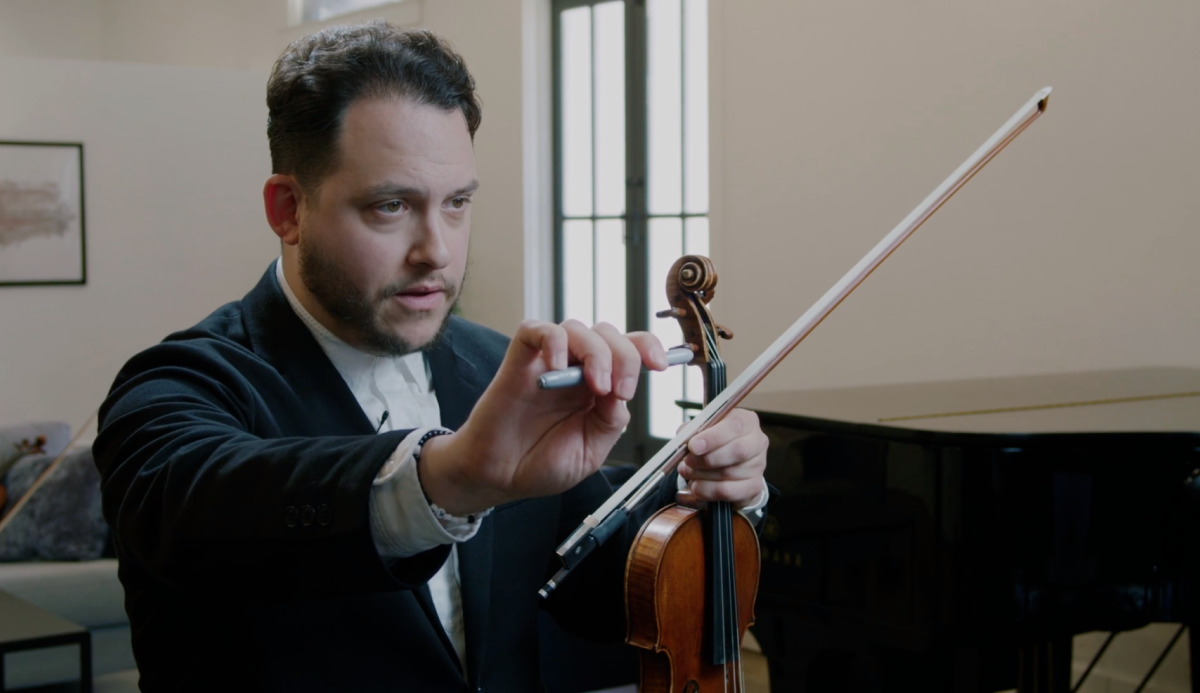 How To Hold A Violin Bow: A Guide By Giora Schmidt