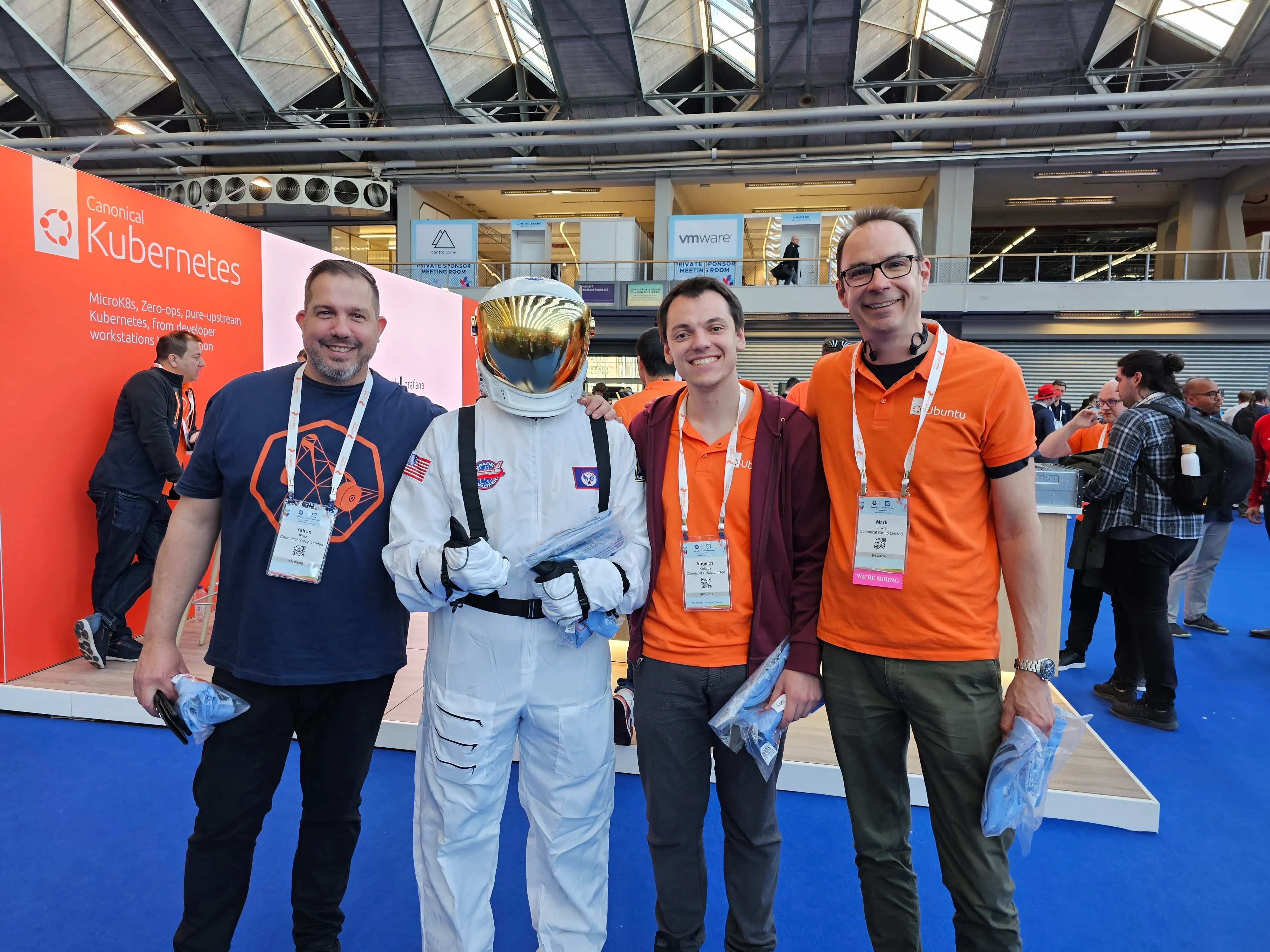 Spectro Cloud team with astronaut mascot at KubeCon