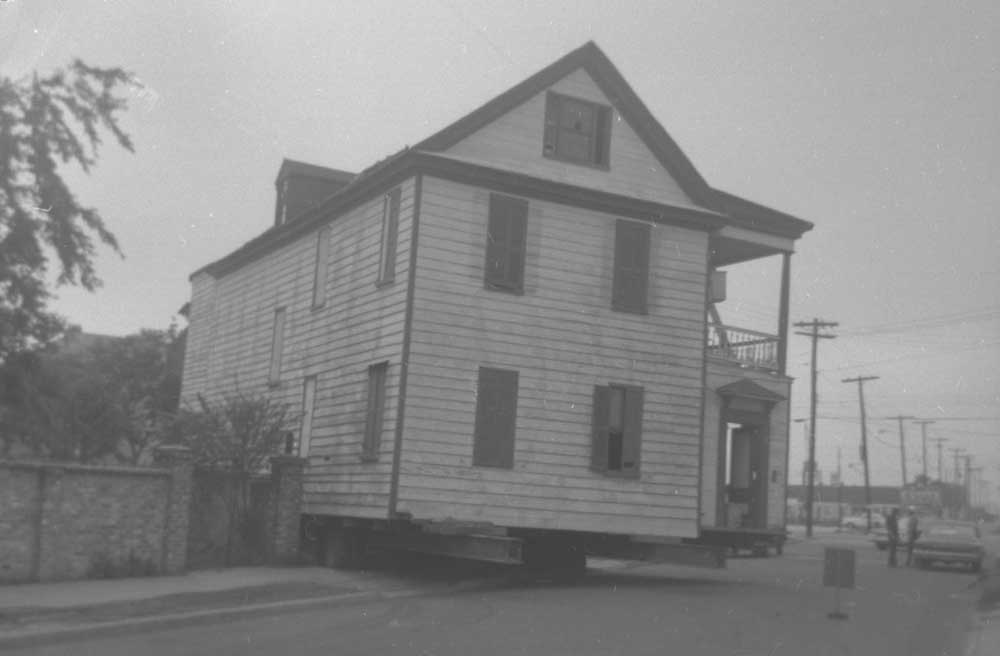 HCF establishes the nation’s first Revolving Fund to rehabilitate the Ansonborough neighborhood. By buying a property, stabilizing it, selling it to a preservation-minded buyer, then reinvesting the proceeds to purchase another house in the neighborhood, HCF establishes a pioneering urban renewal and preservation initiative that continues to serve as a national model. By 1976, HCF has saved a six-block neighborhood, including 60 buildings, several of which were donated by generous supporters who recognized the Foundation’s ability to rehabilitate and preserve important historic structures.