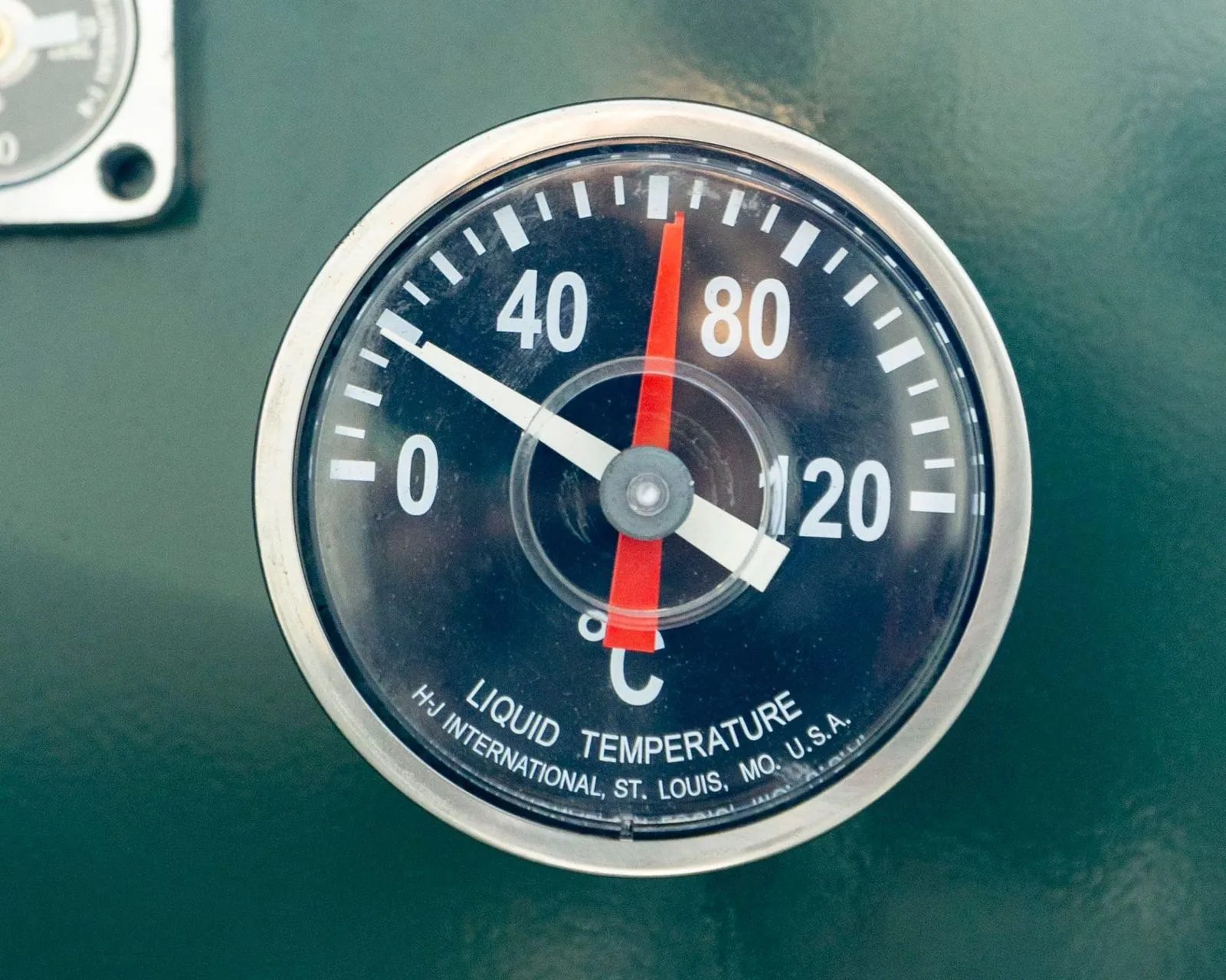 Liquid temperature gauge on padmount transformer