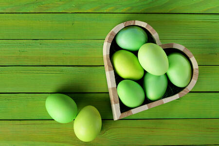 Huevos de Pascua en el corazón.