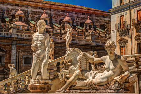 Esculturas en Piazza Pretoria