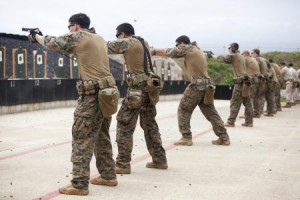 marines from force reconnaissance platoon 31st marine expeditionary ...