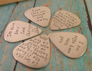 Namedrops > Guitar Picks > Love Quotes Guitar Pick