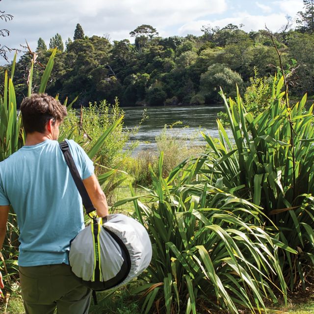 Zempire Aerospeed 10 Air Tent &minus; Equipped with a shoulder sling to carry with no hands