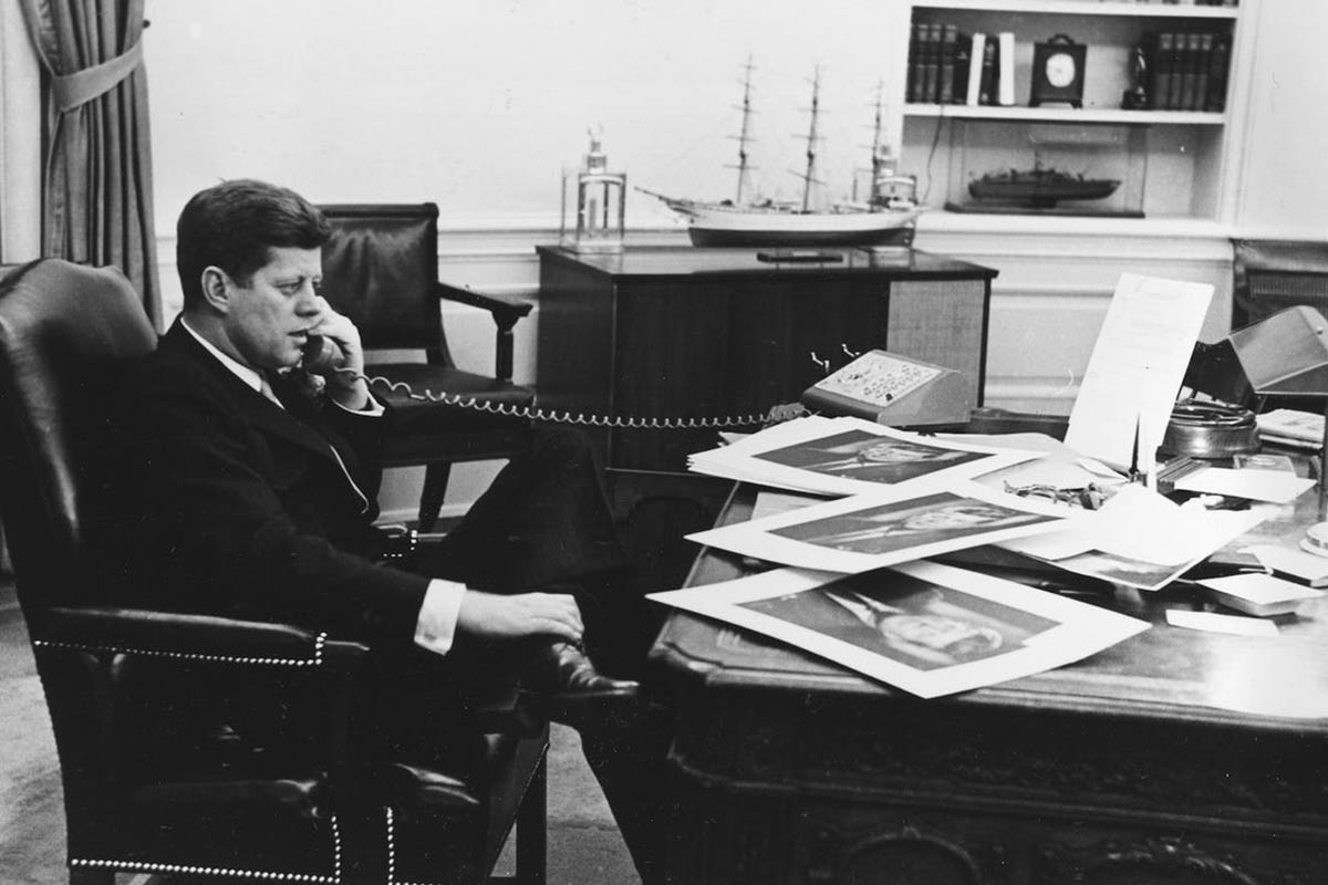 jfk resolute desk