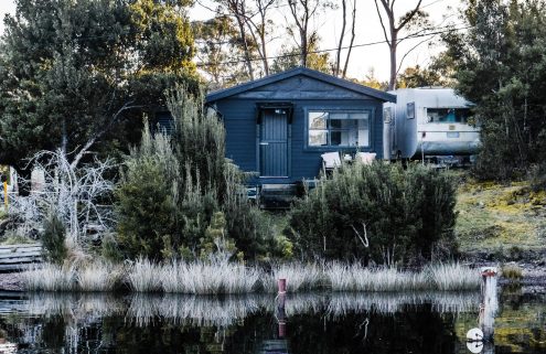 This artist’s bayside Tasmanian shack will have you dreaming of the simple life