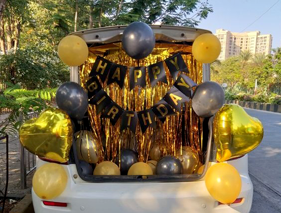 Want to pamper someone special on their birthday? Organize a birthday surprise with our help, here we have a birthday car decoration idea.