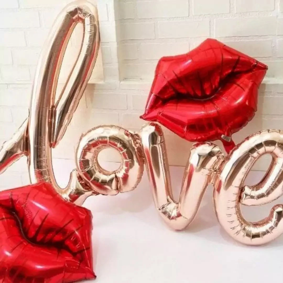 Get your hands on this amazing balloon bouquet and make your beloved feel awestruck by gifting it. The love kiss balloon bouquet is a perfect gift to give to your special someone