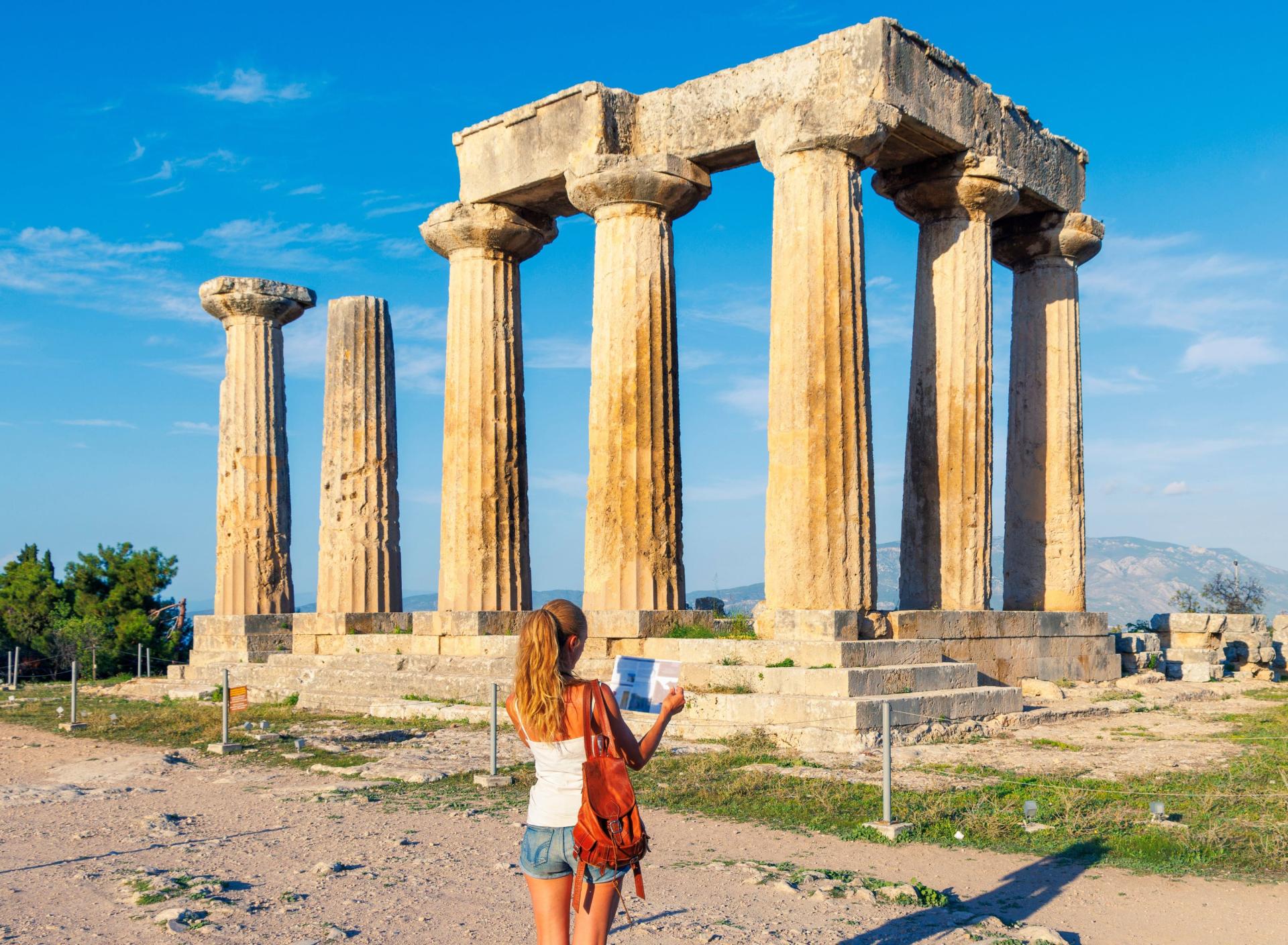 10-Day Classic Greece and Santorini Tour from Athens: Olympia, Delphi, Kalambaka and Santorini