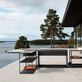 Cooking Fresh is Easy in Modern Outdoor Kitchens