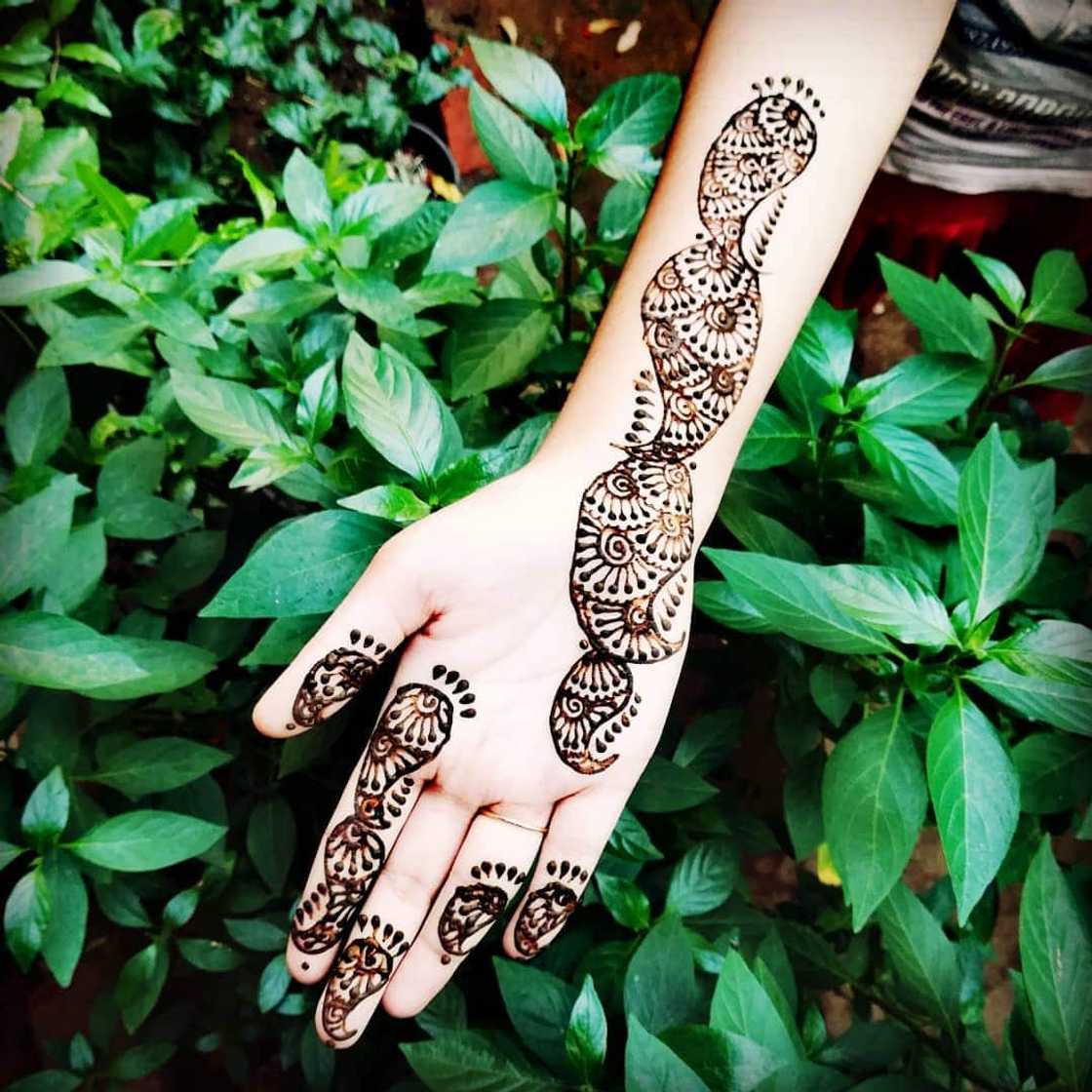 Simple mehndi designs for hands