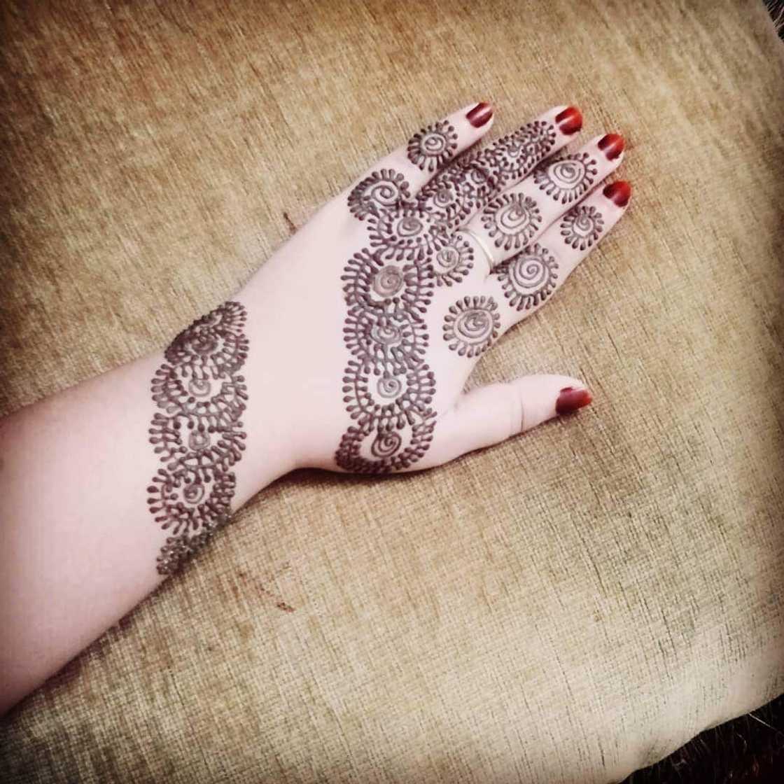 Simple mehndi designs for hands