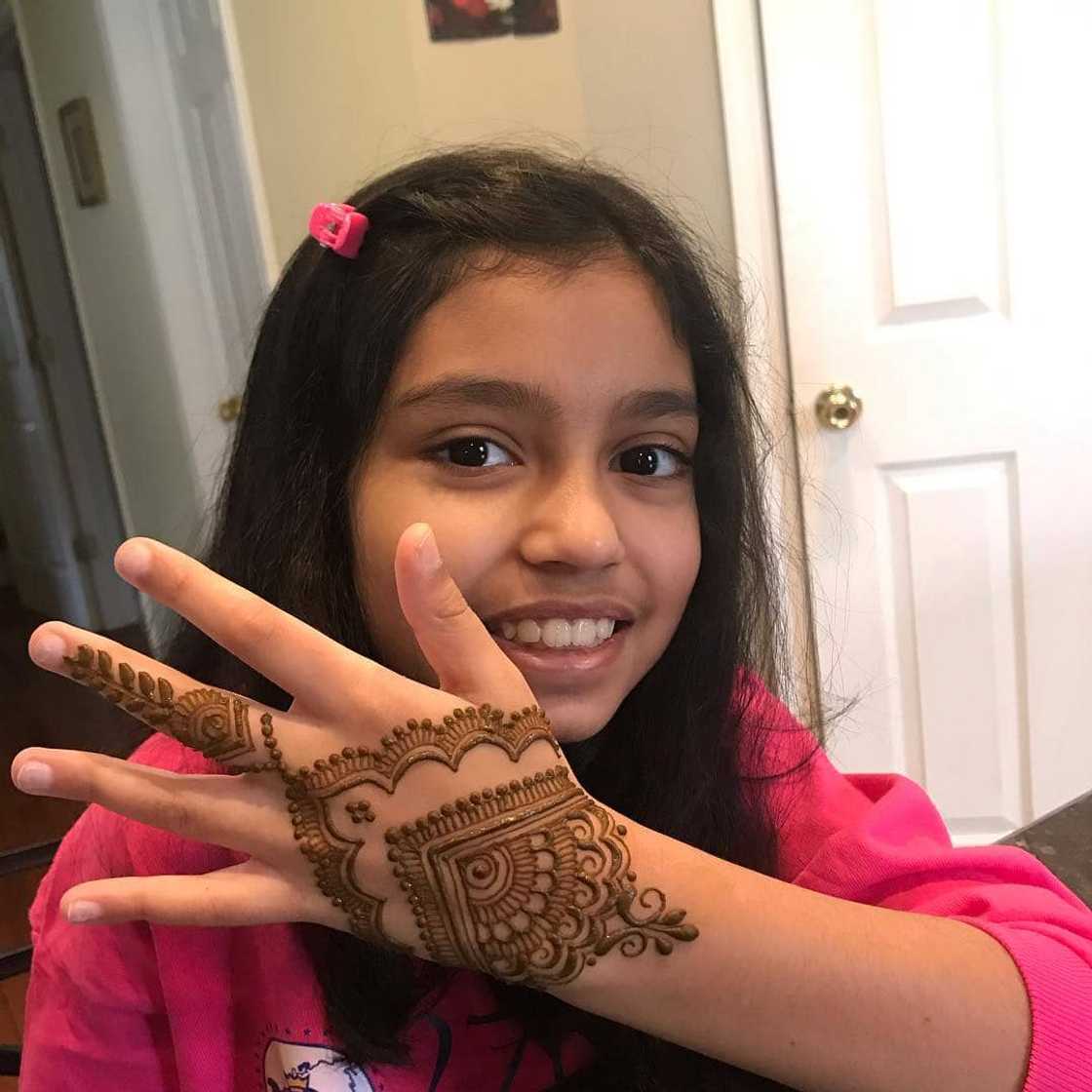 Simple mehndi designs for hands