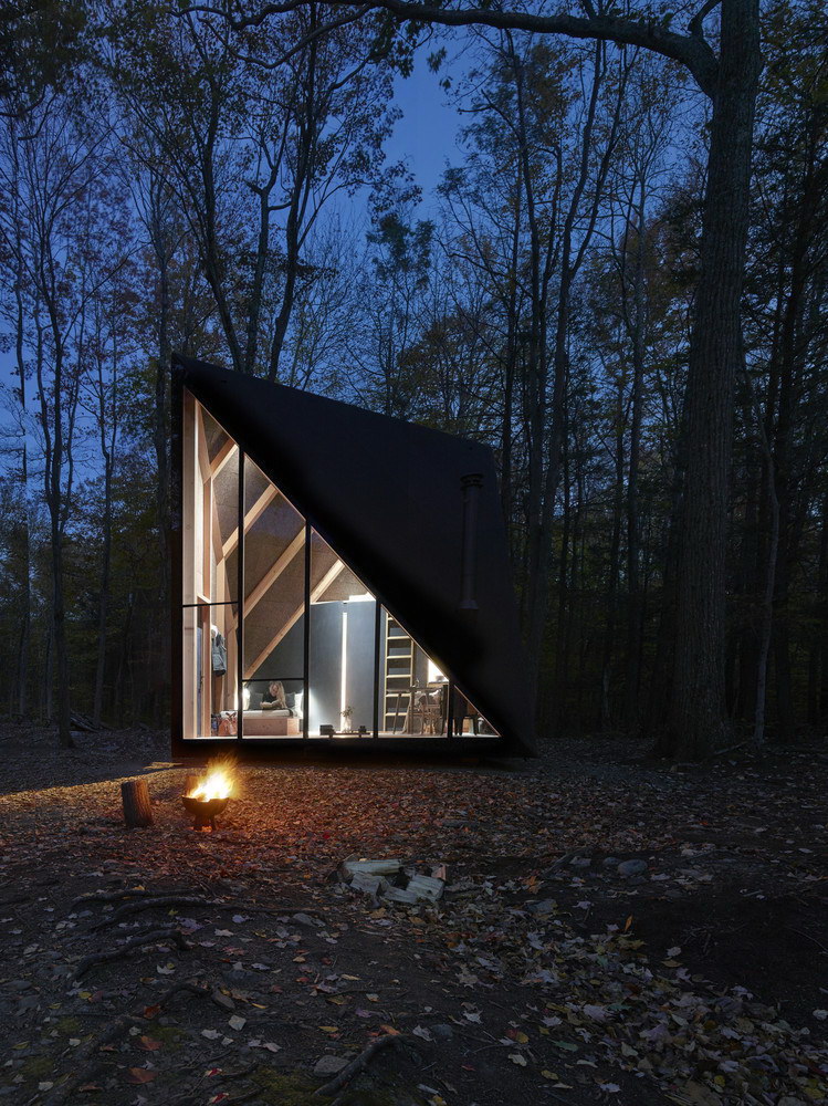 A45 | Tiny Triangular Cabin in New York by BIG